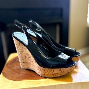 NWOT Kenneth Cole Reaction Black Faux Patent Leather Wedge Sz 8.5